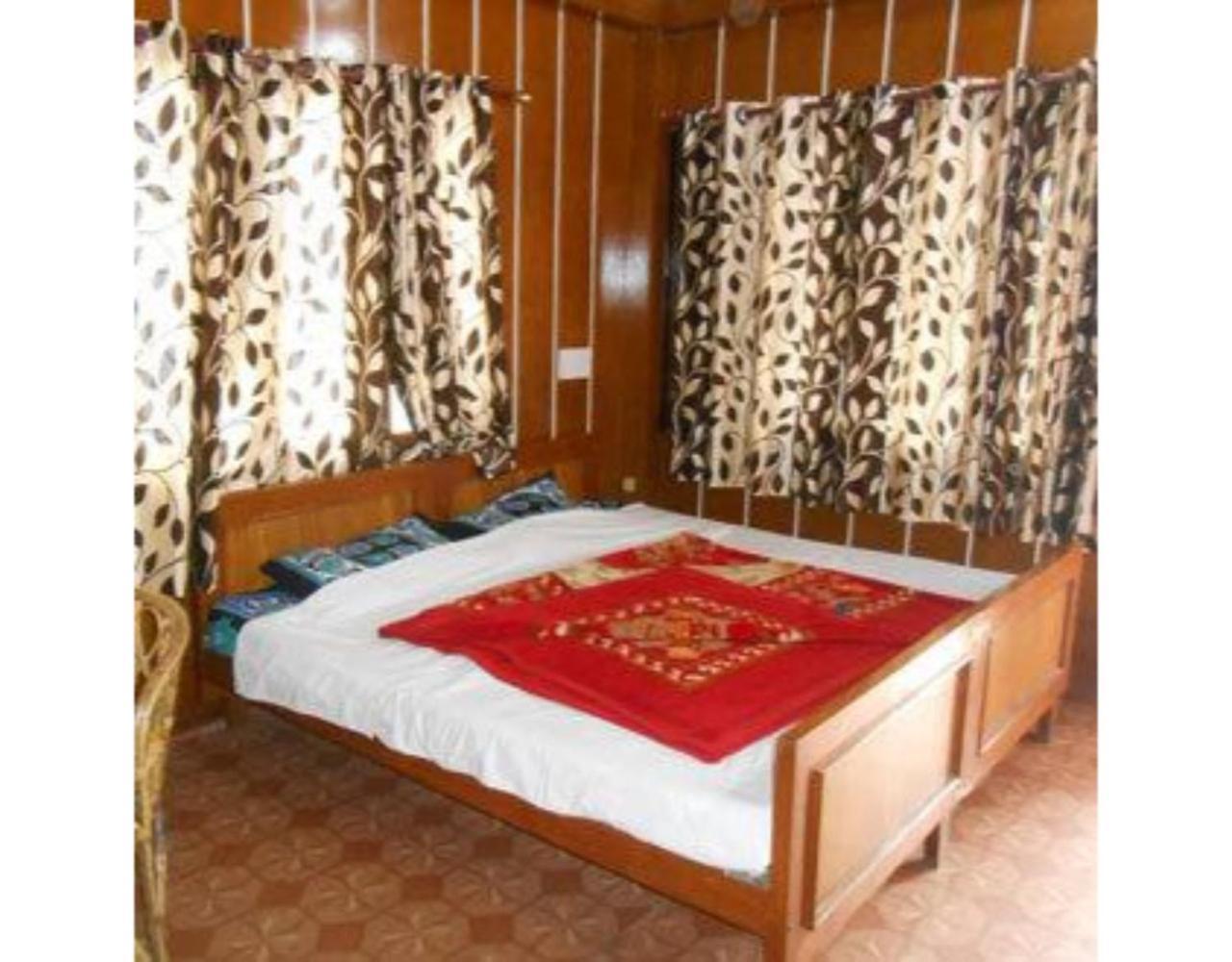 Hotel Rock Stone Mussoorie Exteriör bild